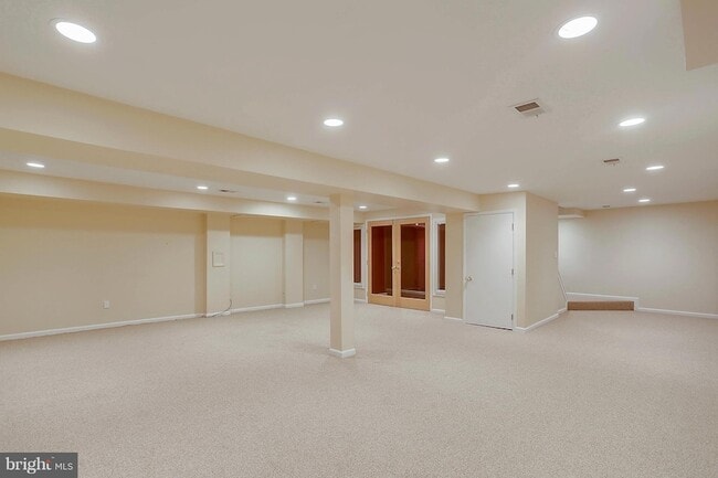 Building Photo - 9801 Clydesdale St