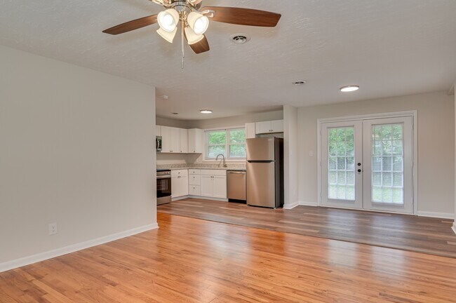 Building Photo - 1406 Ridgewood Dr