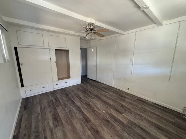 Building Photo - 3 Bedroom 1 Bath in Eat Hemet!