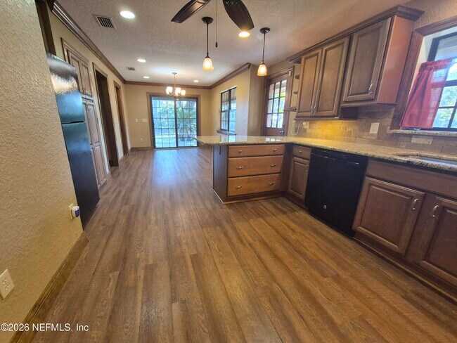 Building Photo - 1729 Coulee Ave