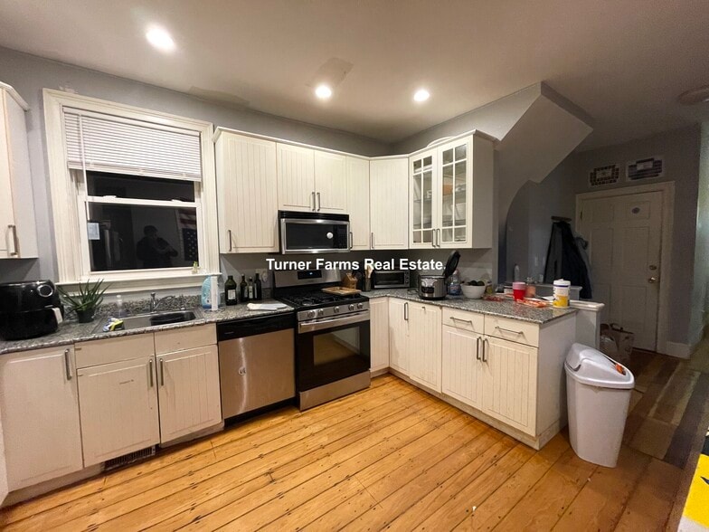 Building Photo - 731 Parker St