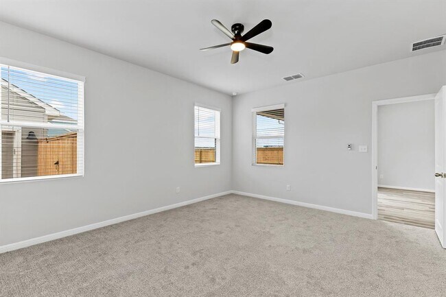 Building Photo - 100 Elm Br Trl