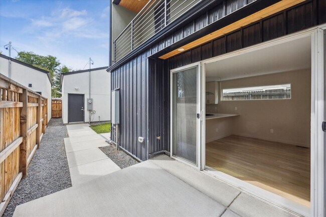 Building Photo - Upscale rear unit in the heart of Denver!