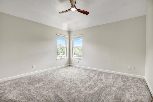 Building Photo - 309 Camperdown Elm Dr