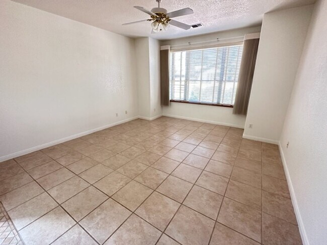 Building Photo - HOUSE - VILLAGE OF OAK CREEK