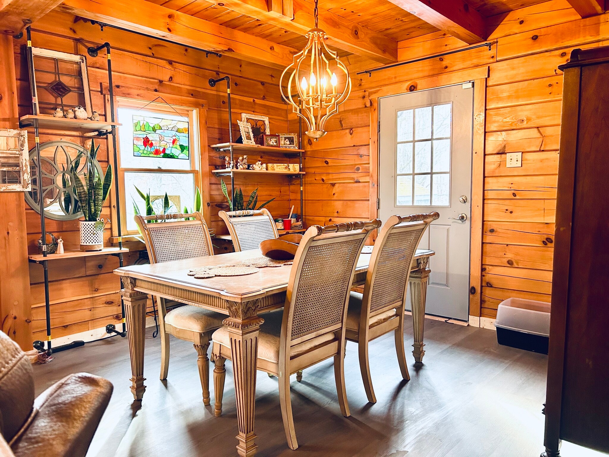 Light and bright dining area - 93 Shepard Ave