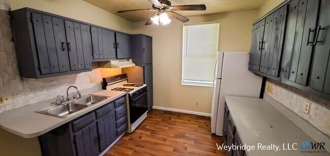 Building Photo - Liberty St W 4000