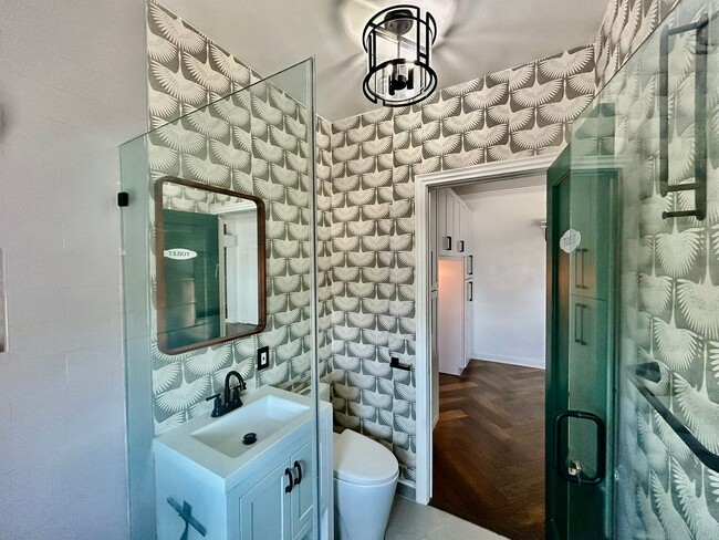 Building Photo - 7th Floor Studio Condo in Historic Buildin...