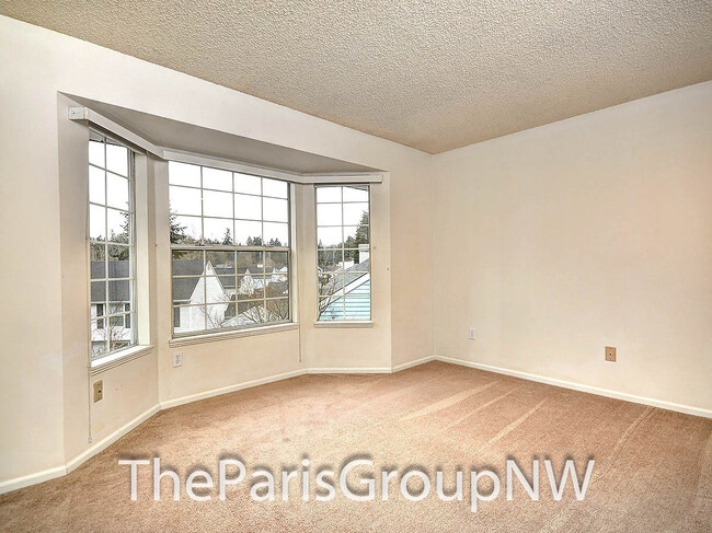 Building Photo - Beautiful 1622sf Kirkland Townhome