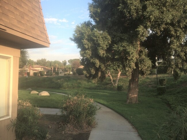 Building Photo - Riverside - 3 Bedroom Condo in Springbrook...