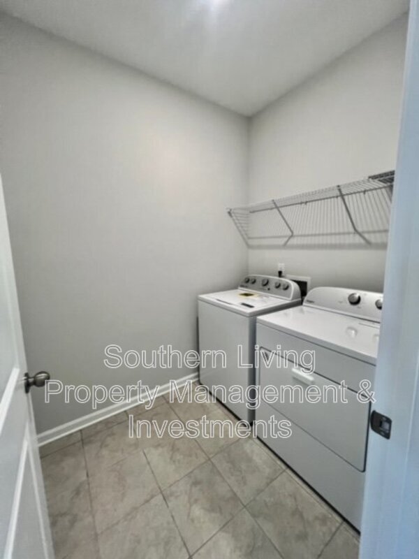 Building Photo - 6985 Waterstone Dr