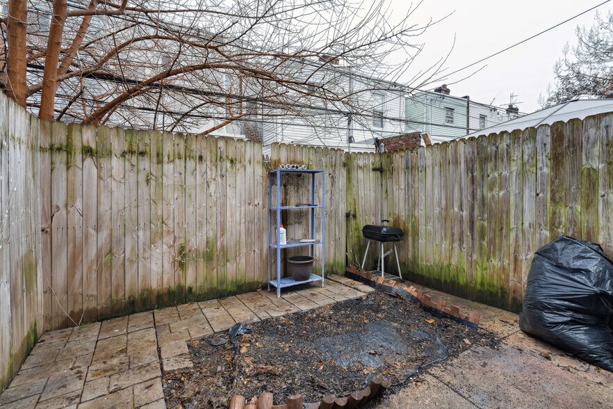 Building Photo - 3079 Tulip St
