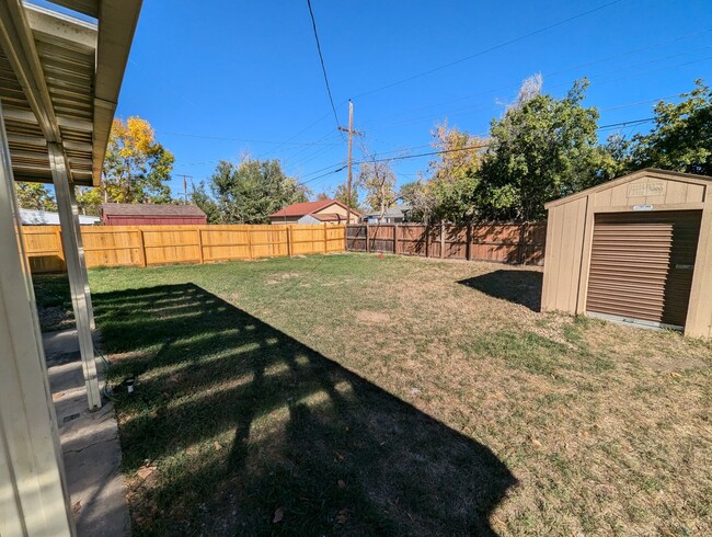 Building Photo - 3 Bedroom 2 Bathroom Ranch