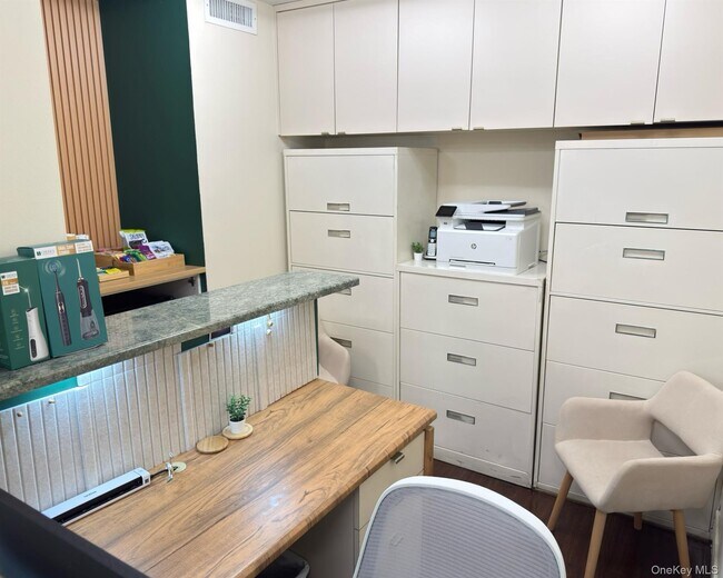 Building Photo - 333 E 34th St