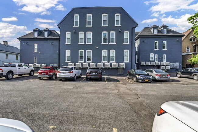 Building Photo - Furnished 2-Bedroom, 2-Bath Apartment near the Medical Campus