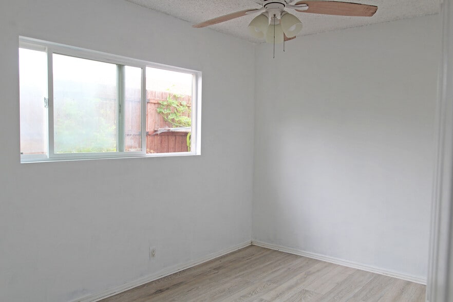 Building Photo - 4727 W 170th St