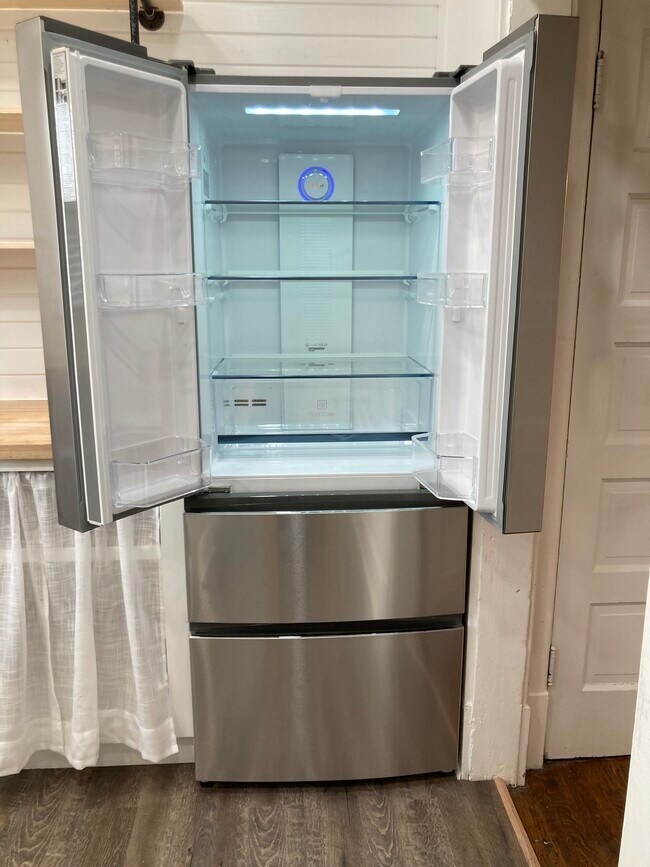 Building Photo - 328 E 12th St