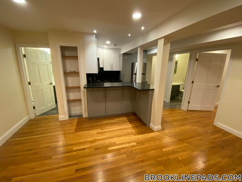 Building Photo - 1801 Beacon St