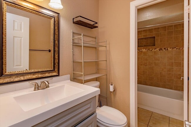 Building Photo - 3/1 Home With A Detached 1/1 Bd In-Law Suite And Detached Airconditioned Metal Storage