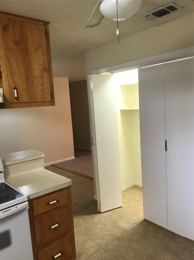 Building Photo - 5505 Avenue K