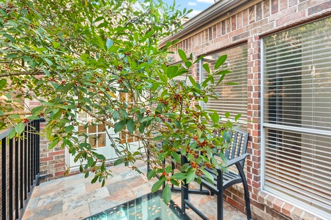 Building Photo - 4742 Post Oak Timber Dr