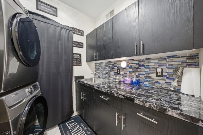 Building Photo - 11 Rosewood Ln