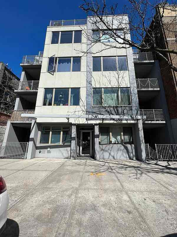 Building Photo - 871 Bergen St