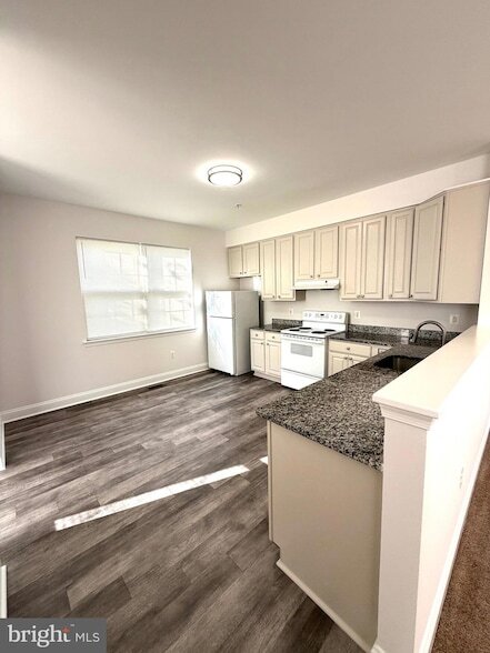 Building Photo - 107 Burck St