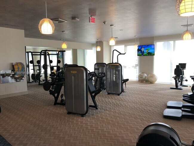 Building Photo - 121 NE 34th St