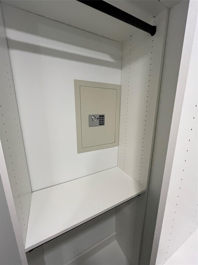 Building Photo - 226 Preserve Trl S