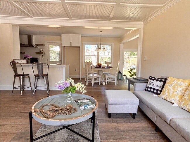 Building Photo - 1912 Canmont Dr NE