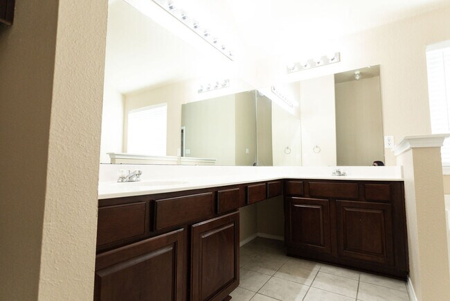 Building Photo - 1912 Cancun Dr