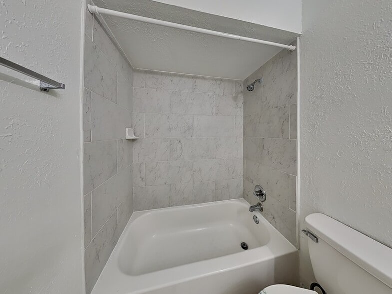 Building Photo - 3071 Willow Bend Blvd