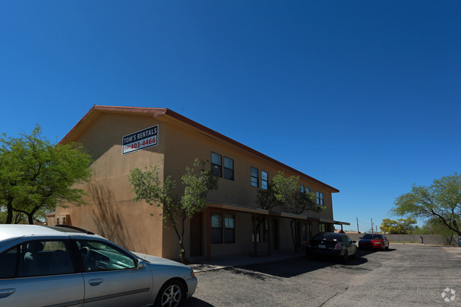 Building Photo - Tom's Rentals