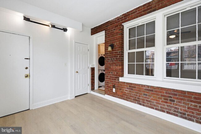 Building Photo - 4026 9th St NE