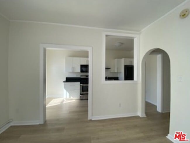 Building Photo - 814 S Hobart Blvd