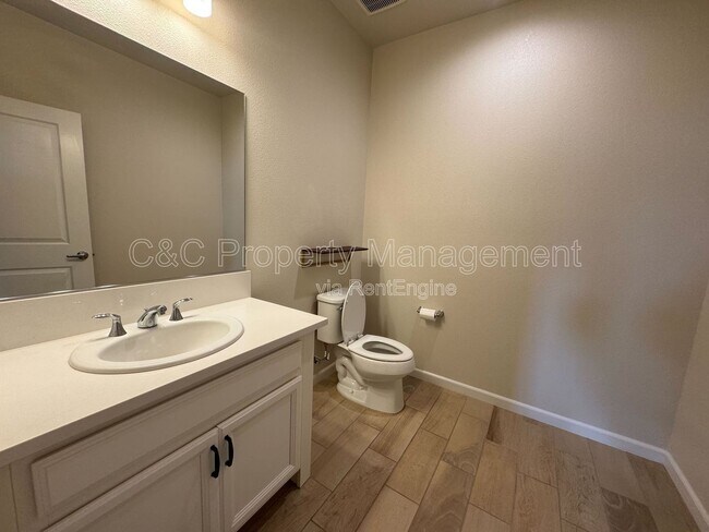 Building Photo - 14826 Kit Carson Dr