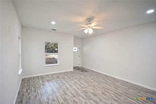 Building Photo - 1234 Clearcreek Dr