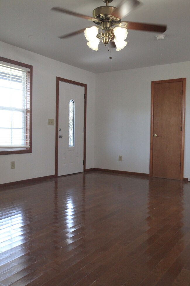 Building Photo - 1042 Murray-Kittrell Rd