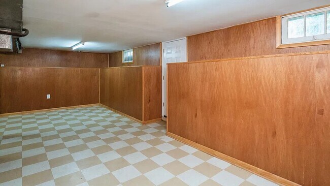 Building Photo - Spacious 4BR Family Home on Court Way | 1,875 Sq Ft | $2,593/mo