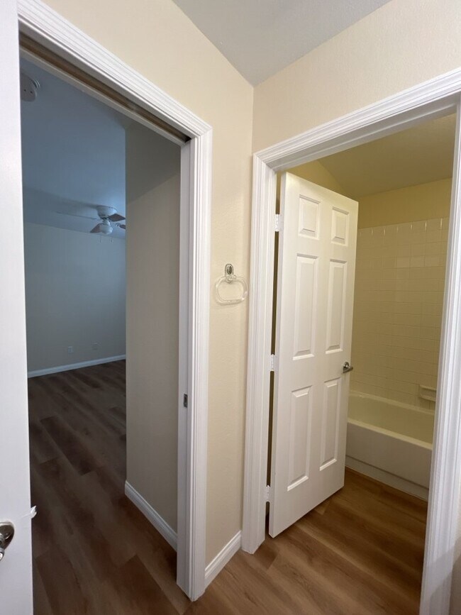 Building Photo - Encounter the ultimate luxury living exper...