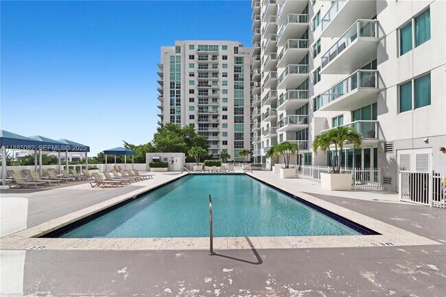 Building Photo - 1871 NW S River Dr