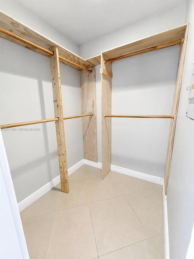 Building Photo - 8142 Silver Palm Ct