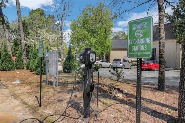 Building Photo - 40 Glenald Way NW