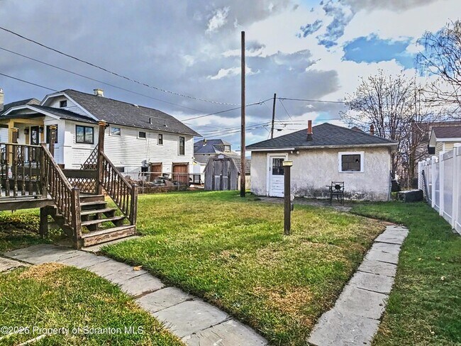 Building Photo - 852 N Rebecca Ave