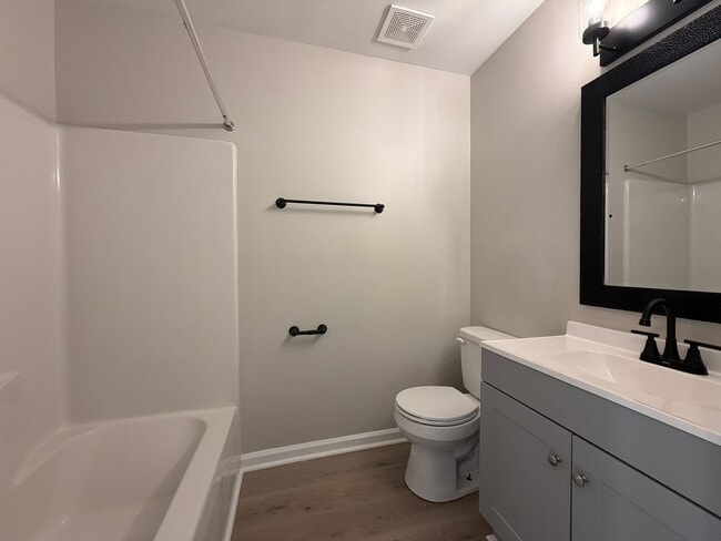 Building Photo - Move-In Ready University Area Condo with Modern Upgrades