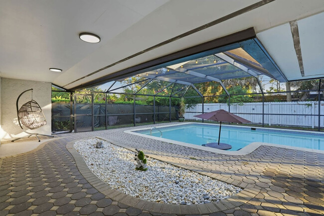 Building Photo - 208 Erie Dr