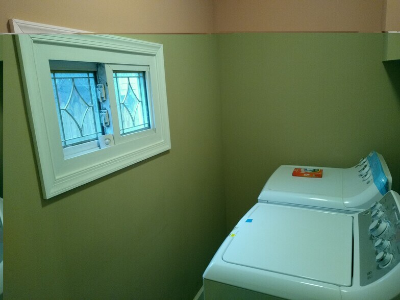 Building Photo - 2054 Ann St