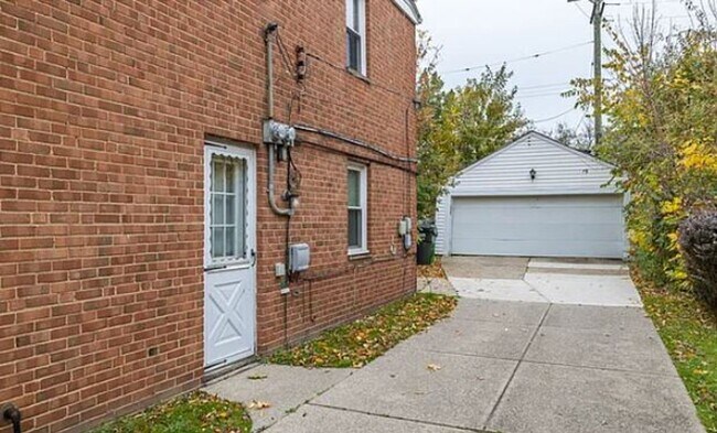 Building Photo - 20151 Crystal