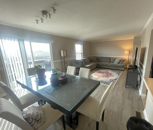 Building Photo - 108 Cathedral Ct